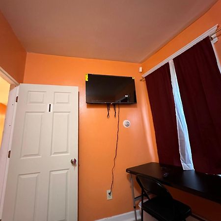 Fidellia Iron Room, Queen Bed Minutes From Newark Liberty International Airport And Newark Penn Station Екстер'єр фото