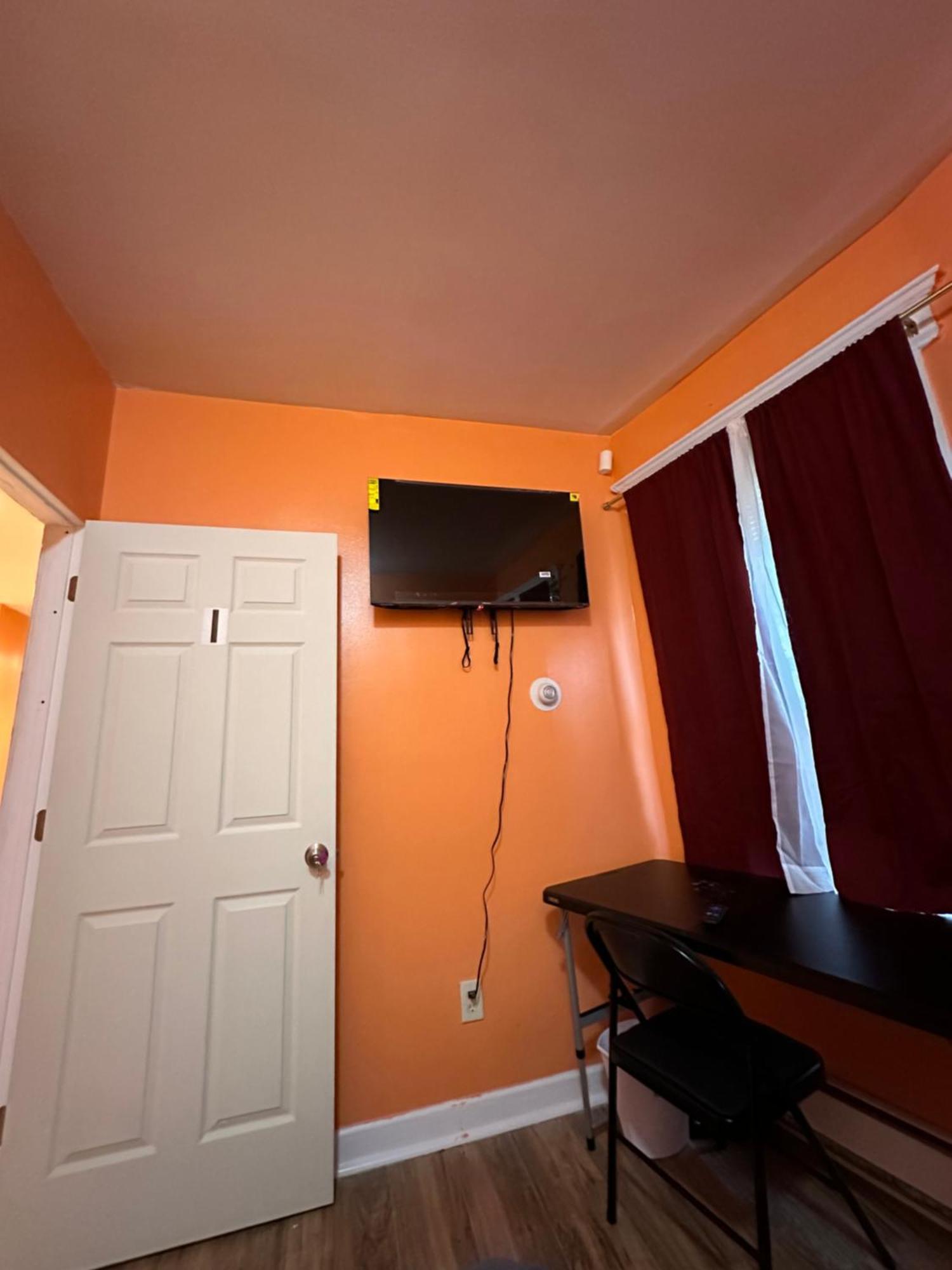 Fidellia Iron Room, Queen Bed Minutes From Newark Liberty International Airport And Newark Penn Station Екстер'єр фото