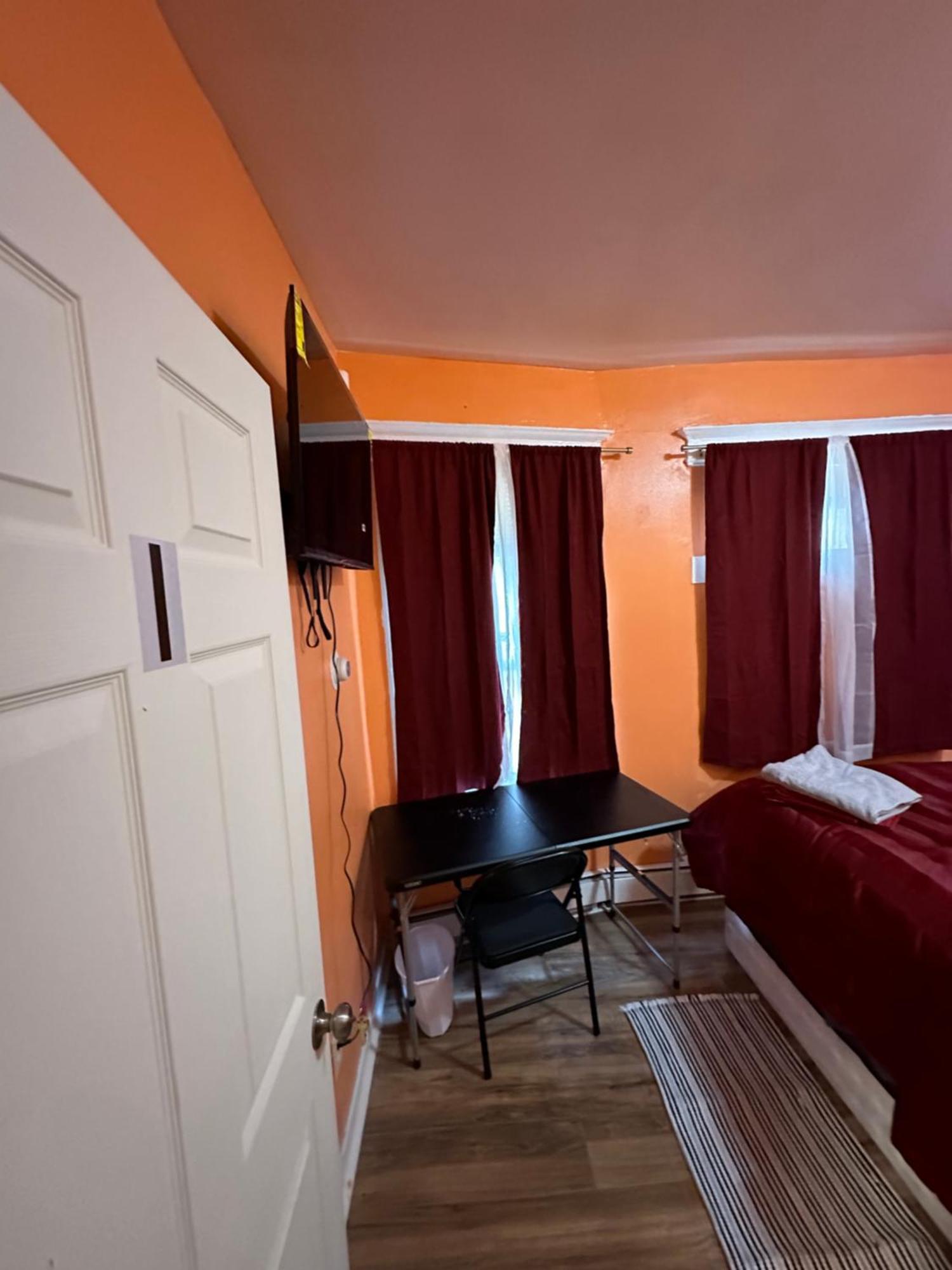 Fidellia Iron Room, Queen Bed Minutes From Newark Liberty International Airport And Newark Penn Station Екстер'єр фото